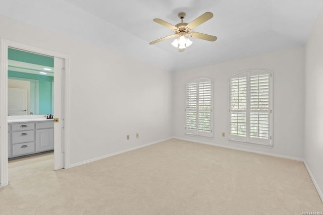 8522 FAIRWAY BEND DR, Boerne, TX 78015
