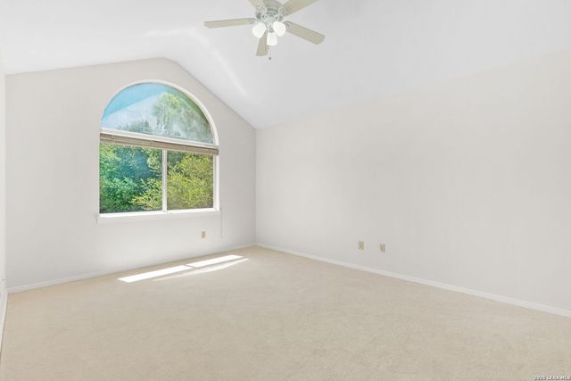 8522 FAIRWAY BEND DR, Boerne, TX 78015