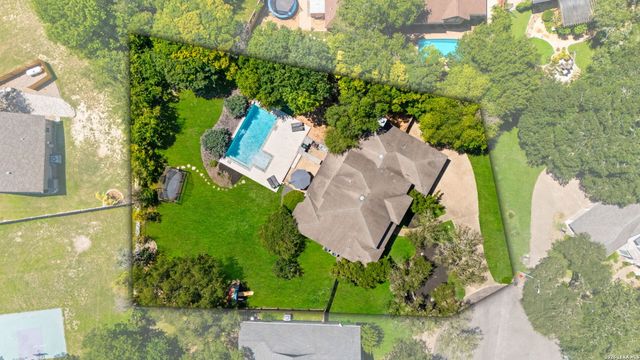 8522 FAIRWAY BEND DR, Boerne, TX 78015