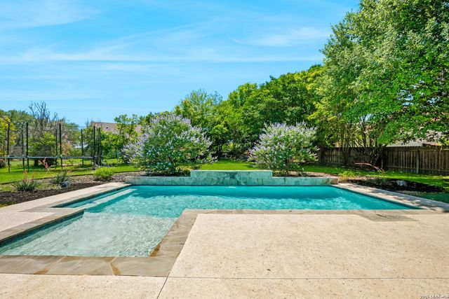 8522 FAIRWAY BEND DR, Boerne, TX 78015