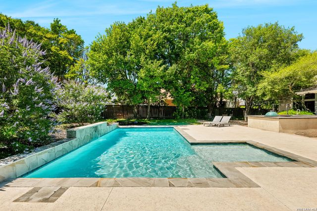 8522 FAIRWAY BEND DR, Boerne, TX 78015
