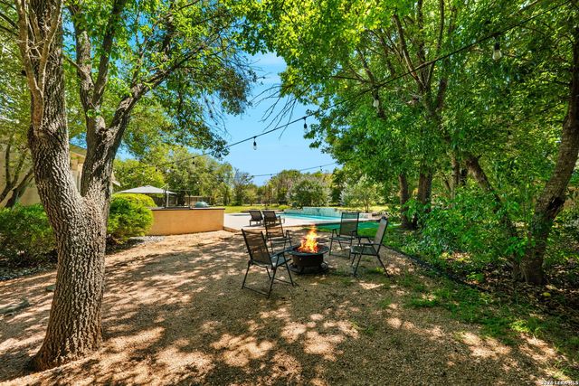 8522 FAIRWAY BEND DR, Boerne, TX 78015