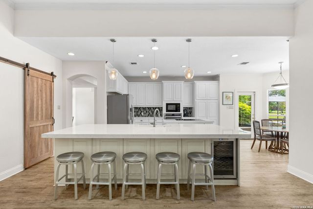 8522 FAIRWAY BEND DR, Boerne, TX 78015