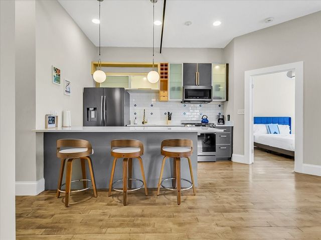 281 Essex St 303, Salem, MA 01970