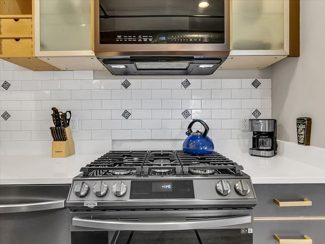 281 Essex St 303, Salem, MA 01970