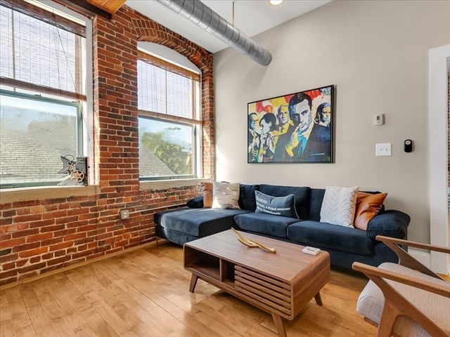 281 Essex St 303, Salem, MA 01970