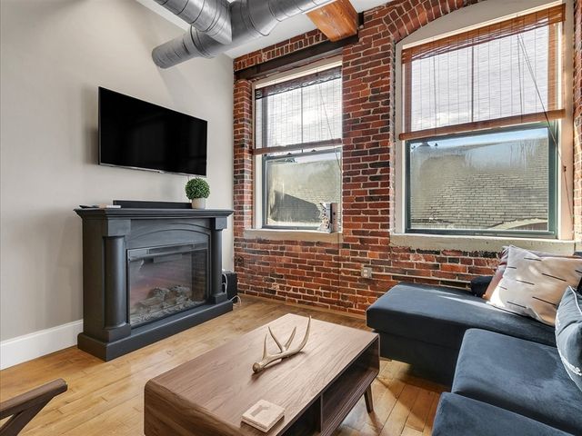 281 Essex St 303, Salem, MA 01970