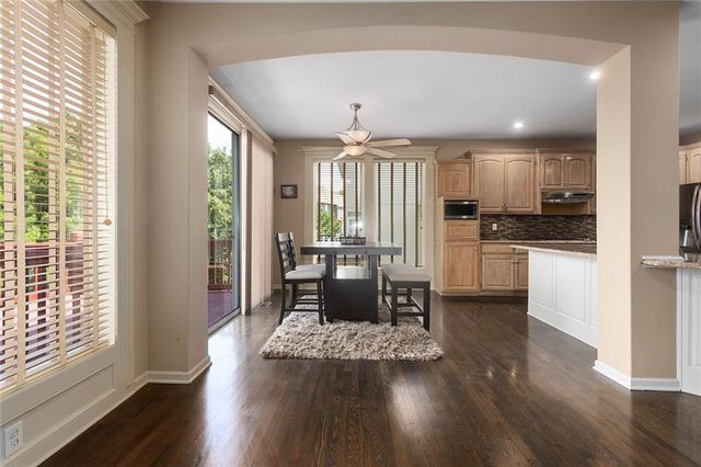212 NE Hidden Ridge Lane, Lee's Summit, MO 64064
