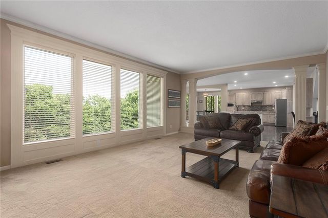 212 NE Hidden Ridge Lane, Lee's Summit, MO 64064