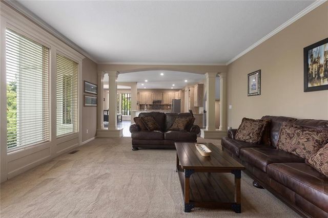 212 NE Hidden Ridge Lane, Lee's Summit, MO 64064