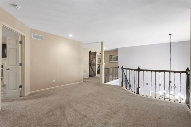 212 NE Hidden Ridge Lane, Lee's Summit, MO 64064