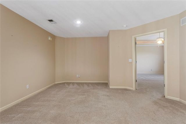 212 NE Hidden Ridge Lane, Lee's Summit, MO 64064