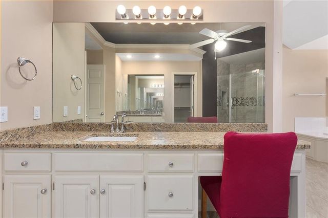 212 NE Hidden Ridge Lane, Lee's Summit, MO 64064