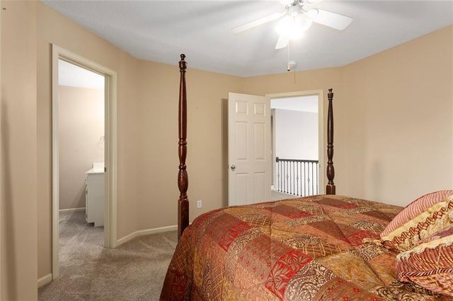 212 NE Hidden Ridge Lane, Lee's Summit, MO 64064