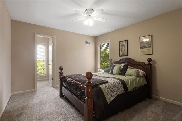 212 NE Hidden Ridge Lane, Lee's Summit, MO 64064