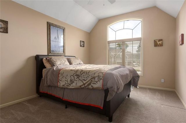 212 NE Hidden Ridge Lane, Lee's Summit, MO 64064