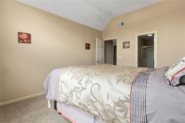 212 NE Hidden Ridge Lane, Lee's Summit, MO 64064