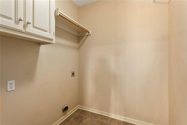 212 NE Hidden Ridge Lane, Lee's Summit, MO 64064