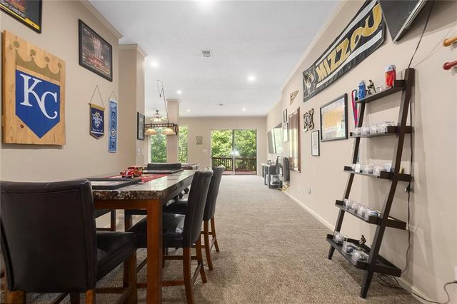 212 NE Hidden Ridge Lane, Lee's Summit, MO 64064