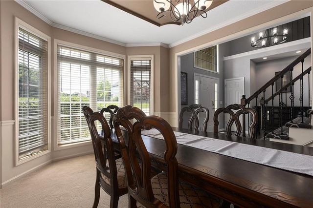 212 NE Hidden Ridge Lane, Lee's Summit, MO 64064