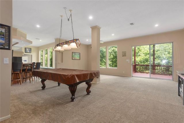 212 NE Hidden Ridge Lane, Lee's Summit, MO 64064