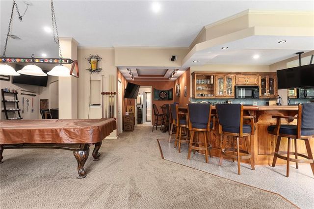 212 NE Hidden Ridge Lane, Lee's Summit, MO 64064