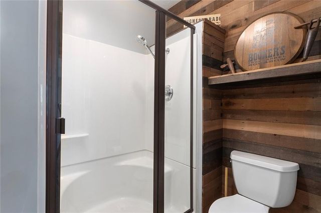 212 NE Hidden Ridge Lane, Lee's Summit, MO 64064