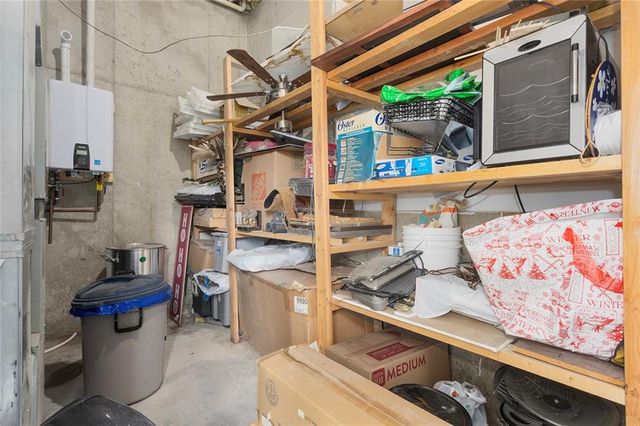 212 NE Hidden Ridge Lane, Lee's Summit, MO 64064