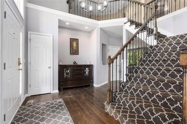 212 NE Hidden Ridge Lane, Lee's Summit, MO 64064