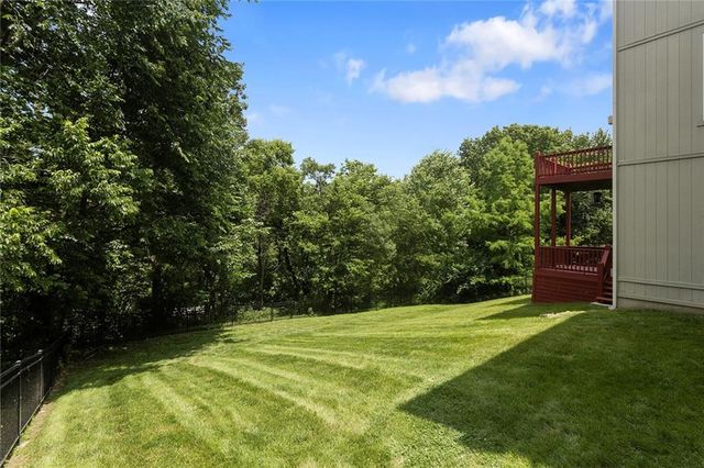 212 NE Hidden Ridge Lane, Lee's Summit, MO 64064
