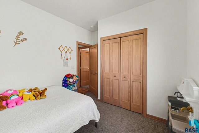 5517 S Spirea Ave Avenue, Sioux Falls, SD 57108