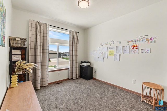 5517 S Spirea Ave Avenue, Sioux Falls, SD 57108