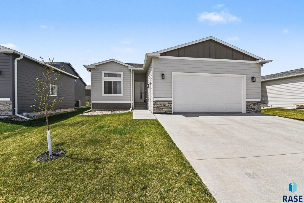 5517 S Spirea Ave Avenue, Sioux Falls, SD 57108
