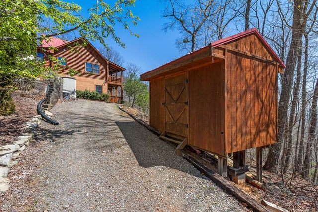 582 Sahkanaga Drive, Murphy, NC 28906