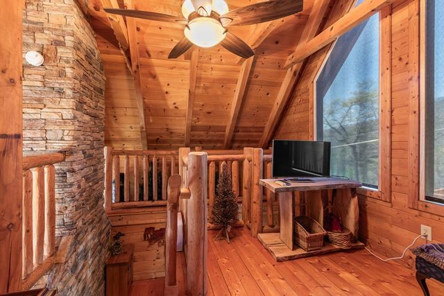 582 Sahkanaga Drive, Murphy, NC 28906