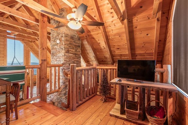 582 Sahkanaga Drive, Murphy, NC 28906