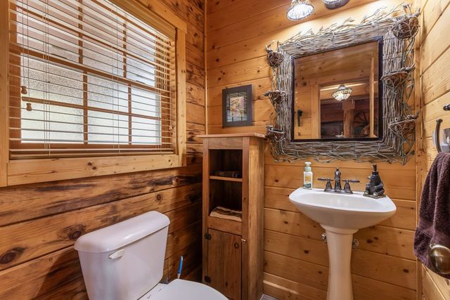 582 Sahkanaga Drive, Murphy, NC 28906