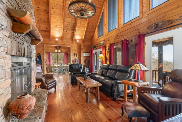 582 Sahkanaga Drive, Murphy, NC 28906