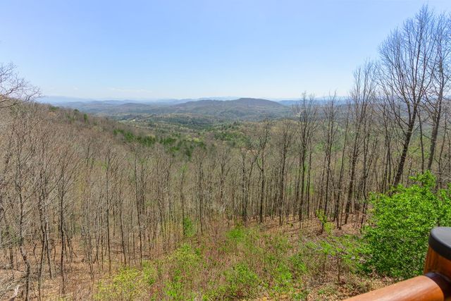 582 Sahkanaga Drive, Murphy, NC 28906