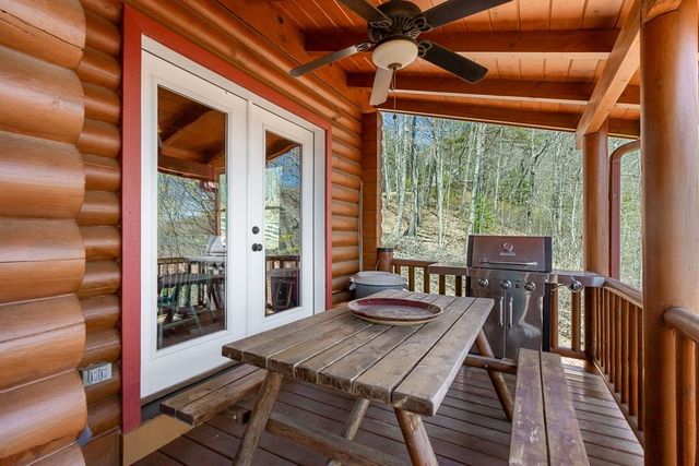 582 Sahkanaga Drive, Murphy, NC 28906