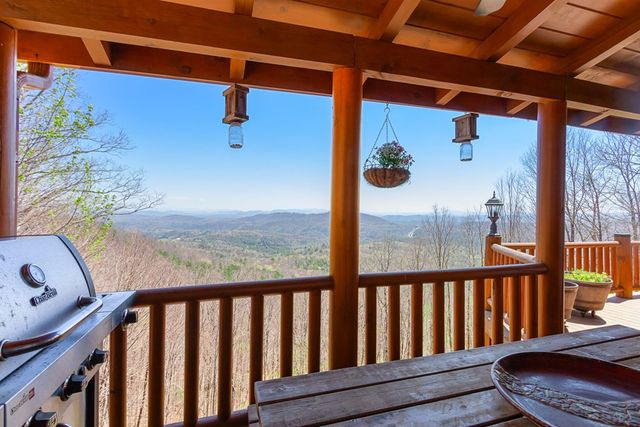 582 Sahkanaga Drive, Murphy, NC 28906