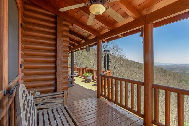582 Sahkanaga Drive, Murphy, NC 28906