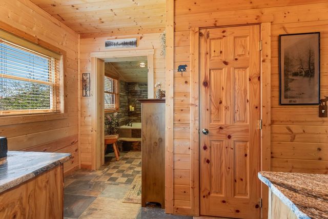 582 Sahkanaga Drive, Murphy, NC 28906