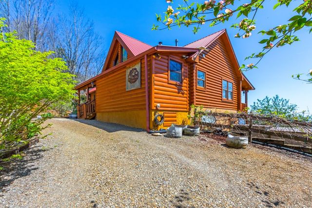 582 Sahkanaga Drive, Murphy, NC 28906