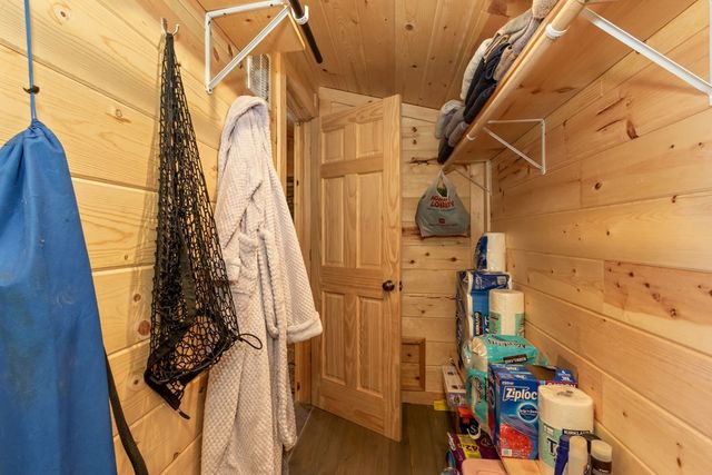 582 Sahkanaga Drive, Murphy, NC 28906