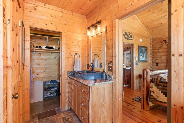 582 Sahkanaga Drive, Murphy, NC 28906