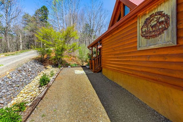 582 Sahkanaga Drive, Murphy, NC 28906