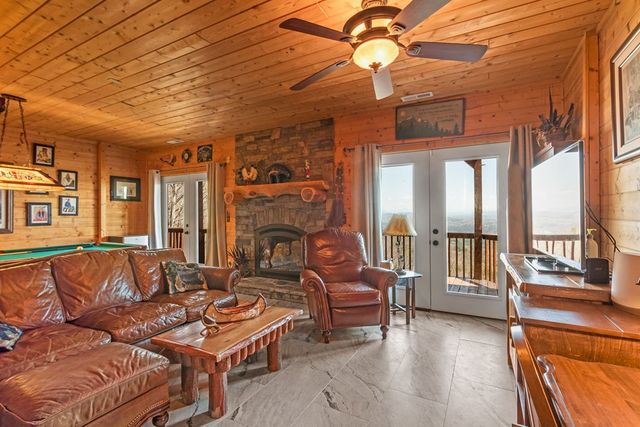 582 Sahkanaga Drive, Murphy, NC 28906