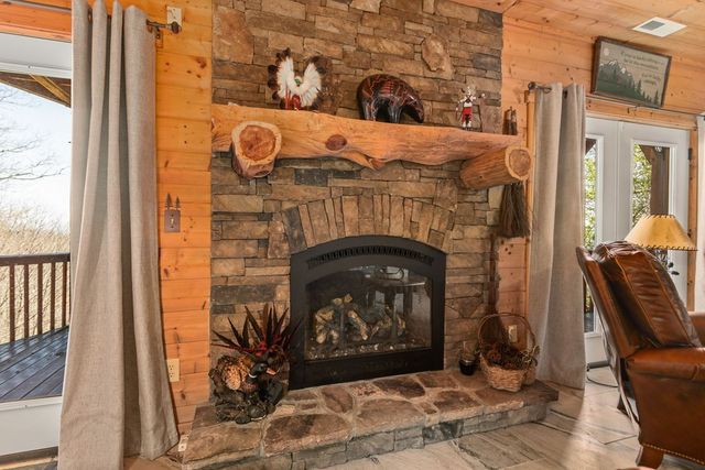 582 Sahkanaga Drive, Murphy, NC 28906