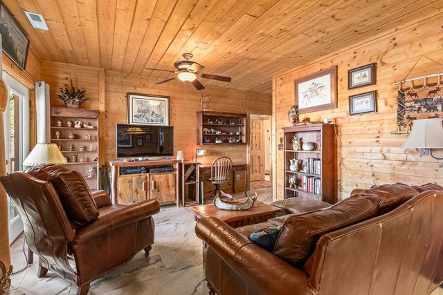 582 Sahkanaga Drive, Murphy, NC 28906